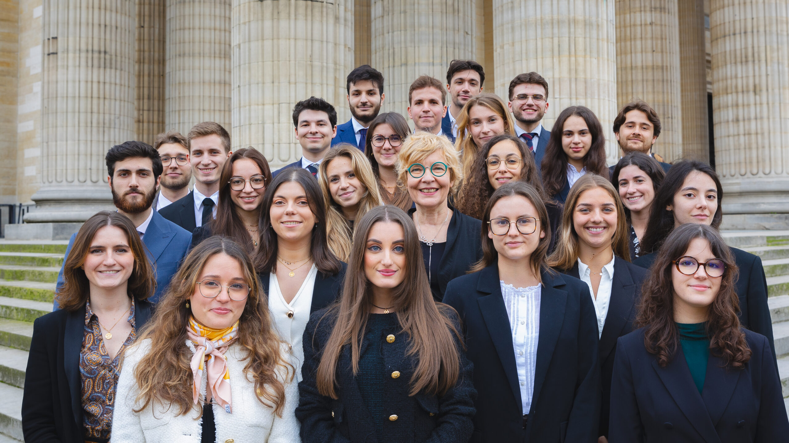 Photo de groupe de la promotion 2025 du Master
